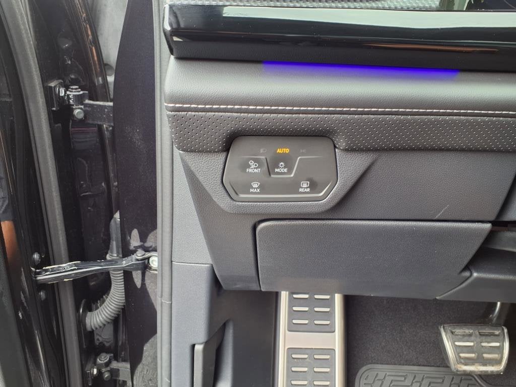 2024 Volkswagen Atlas Cross Sport 2.0T SEL Premium R-Line