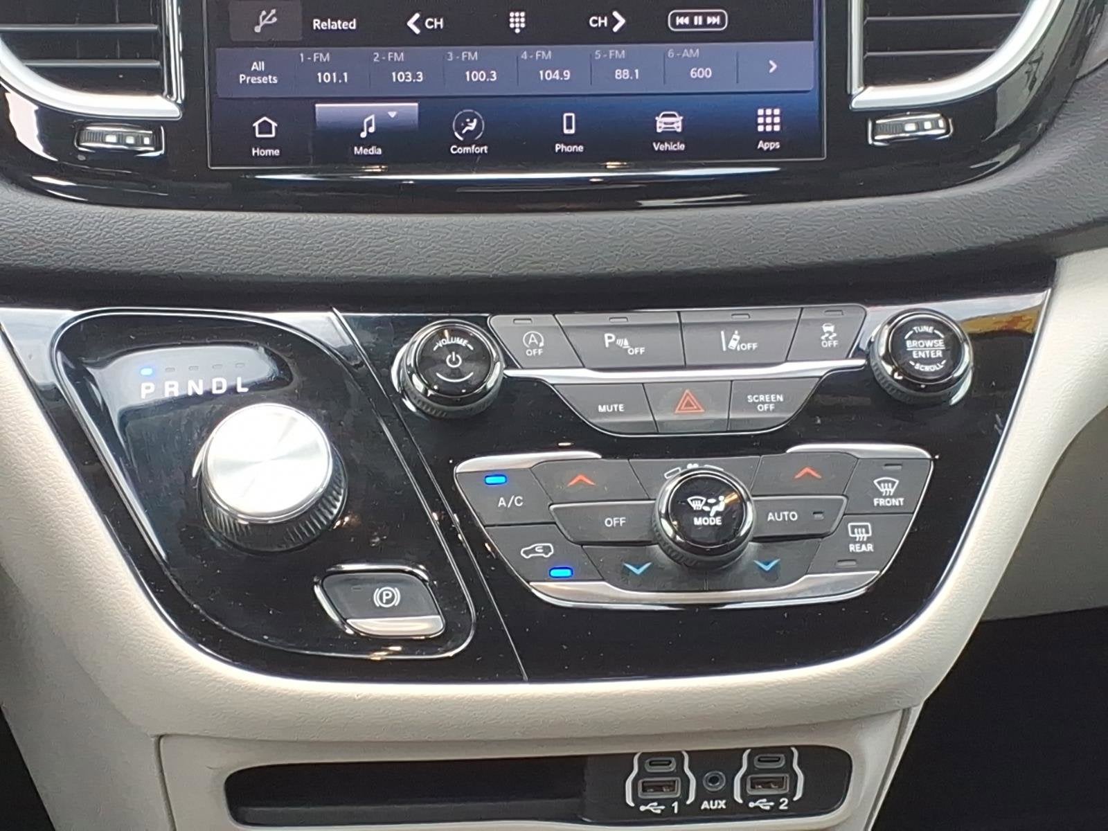 2024 Chrysler Pacifica Touring L